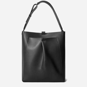 Everlane’s The Studio Bag